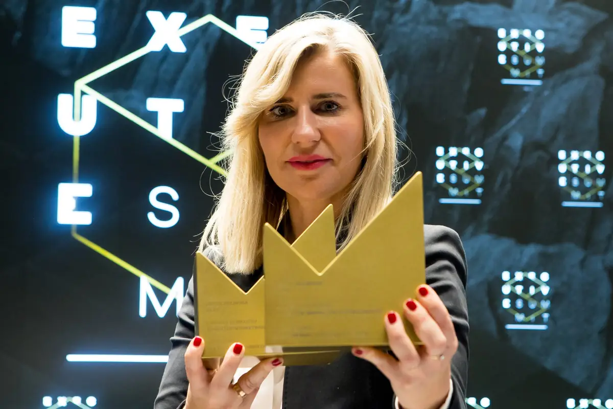 Laureatka ze statuetkami Dyrektora Marketingu Roku